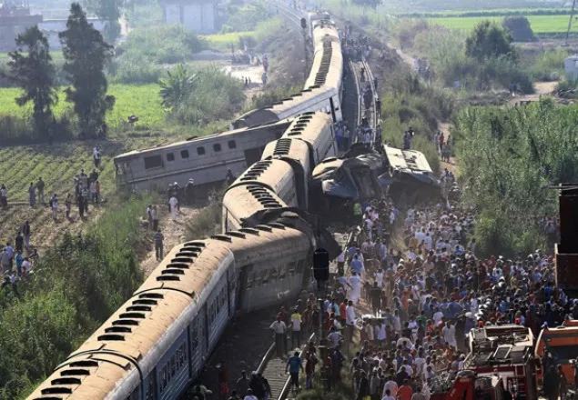 মিশরে দুই ট্রেনের মুখোমুখি সংঘর্ষ, নিহত ১৫