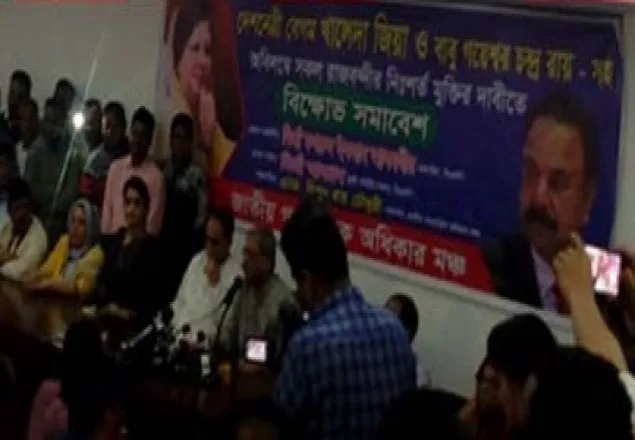 প্রধানমন্ত্রীকে আয়নায় মুখ দেখতে বললেন ফখরুল