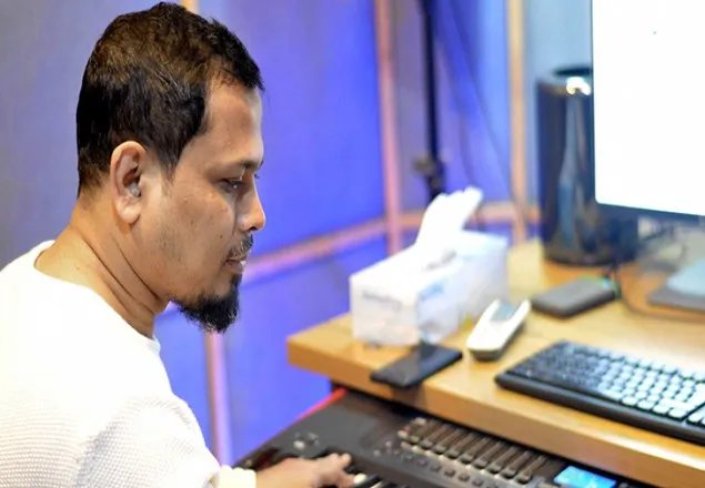 গানের পেছনের কারিগর এবং বাস্তবতা
