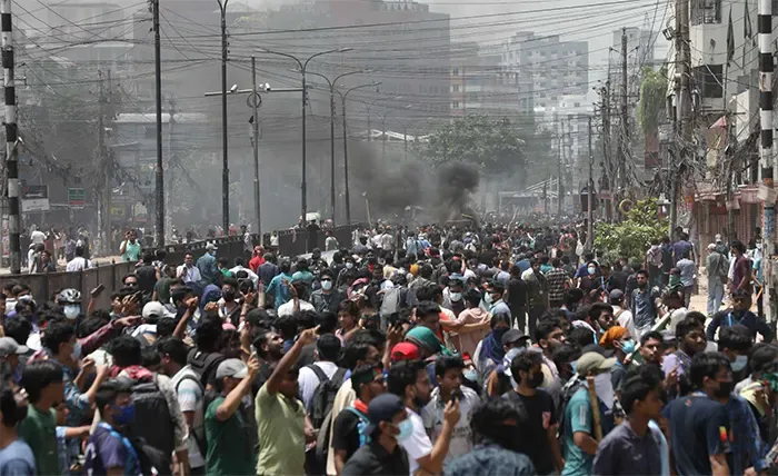 রাজধানি রণক্ষেত্র, সারা দেশে সংঘর্ষে নিহত ১৭