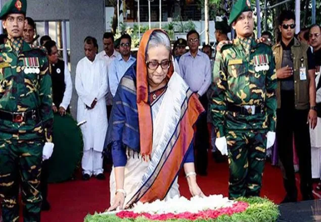 বঙ্গবন্ধুর প্রতিকৃতিতে প্রধানমন্ত্রীর শ্রদ্ধা