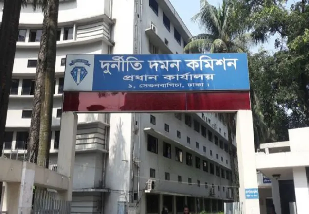 সম্পদের হিসাব চেয়ে সচিব ও তার স্ত্রীকে দুদকের নোটিশ