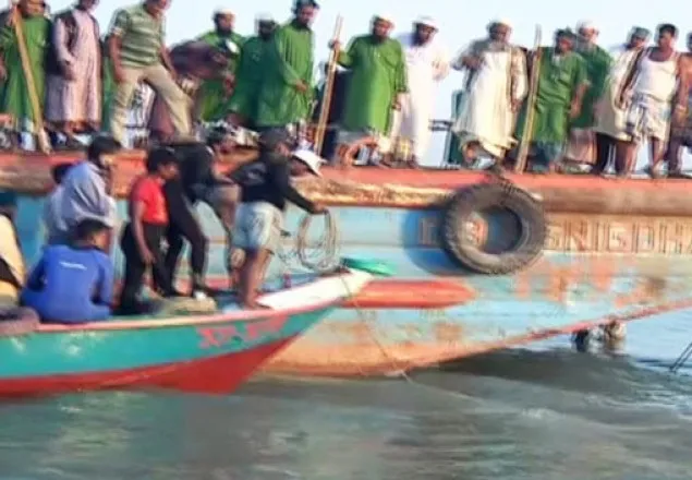 কীর্তনখোলায় ট্রলারডুবি: ৬ জনের লাশ উদ্ধার 