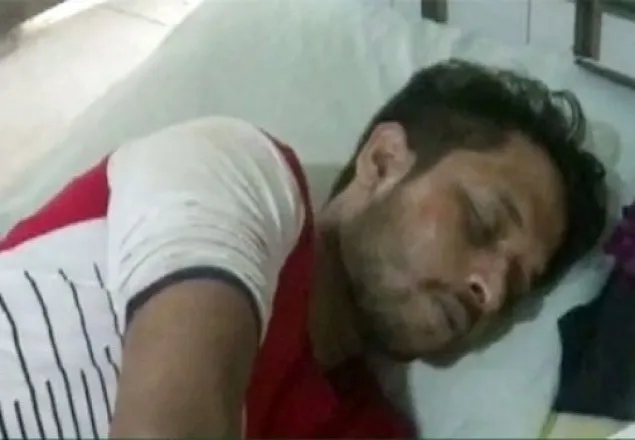 আ.লীগের জনসভায় না যাওয়ায়,ব্যবসায়ীকে হাতুড়িপেটা দিল যুবলীগ!