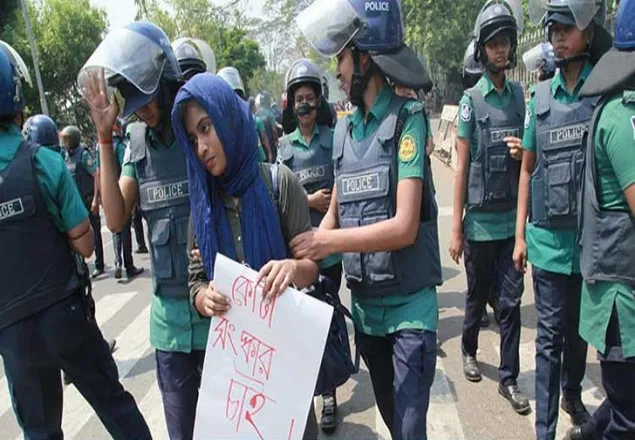 কোটাবিরোধী শিক্ষার্থীদের সঙ্গে পুলিশের সংঘর্ষ
