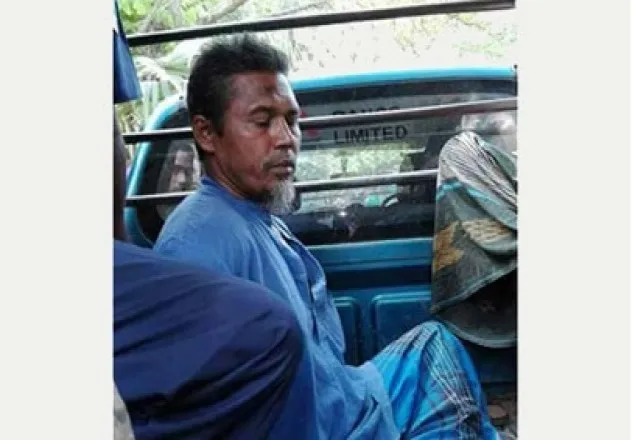  স্ত্রীকে গলা কেটে হত্যা,  স্বামীর আত্মসমর্পণ