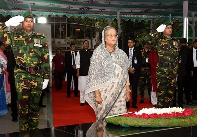 বঙ্গবন্ধুর প্রতিকৃতিতে প্রধানমন্ত্রীর শ্রদ্ধা