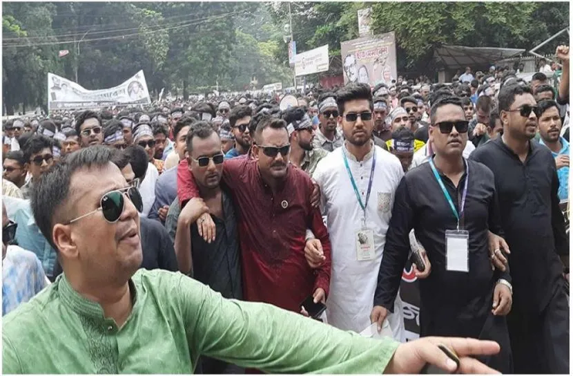 স্লোগানে স্লোগানে সোহরাওয়ার্দী উদ্যান মুখরিত