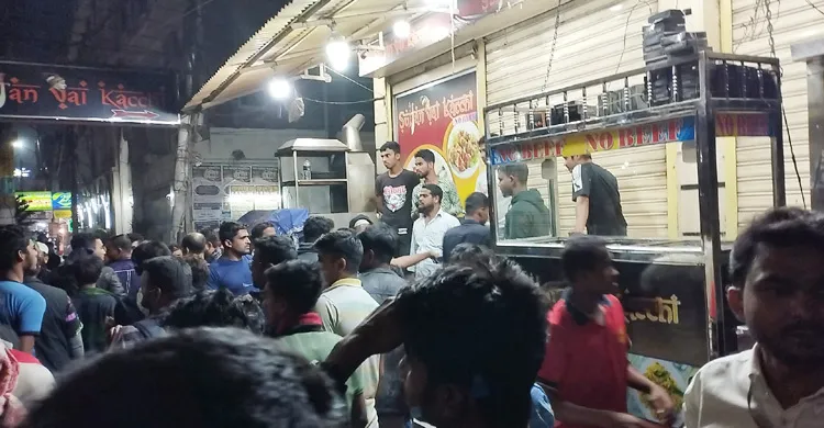 নারায়ণগঞ্জের একটি রেস্টুরেন্টে প্রকাশ্যে গুলি, আহত ৫