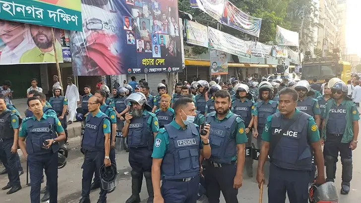 কোটা আন্দোলন ঘিরে কঠোর অবস্থানে পুলিশ, মাঠে ছাত্রলীগ