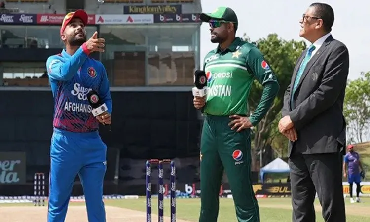 টস জিতে ব্যাটিংয়ে পাকিস্তান, ফিরলেন শাদাব