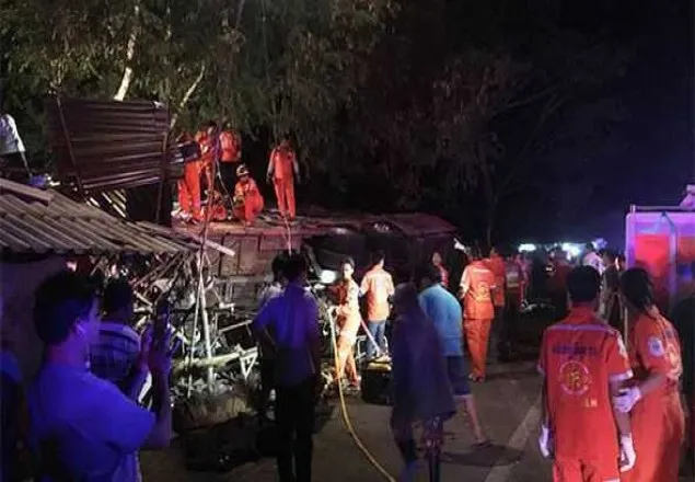থাইল্যান্ডে পর্যটকবাহী বাস দুর্ঘটনায় নিহত ১৭