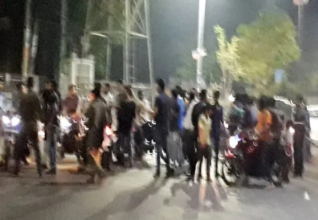 ঢাবিতে ৩ শিক্ষার্থীকে তুলে নেয়ার অভিযোগে ব্যাপক ভাঙচুর