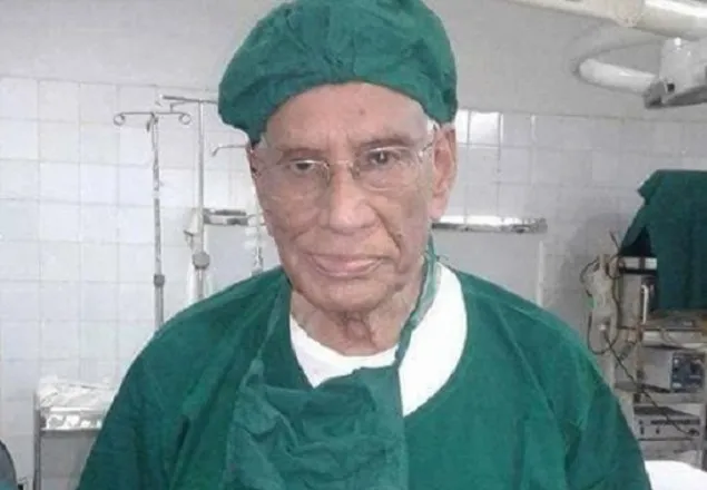 পৃথিবীর সবচেয়ে প্রবীণ সার্জন বাংলাদেশের মীর্জা মাজহারুল ইসলাম