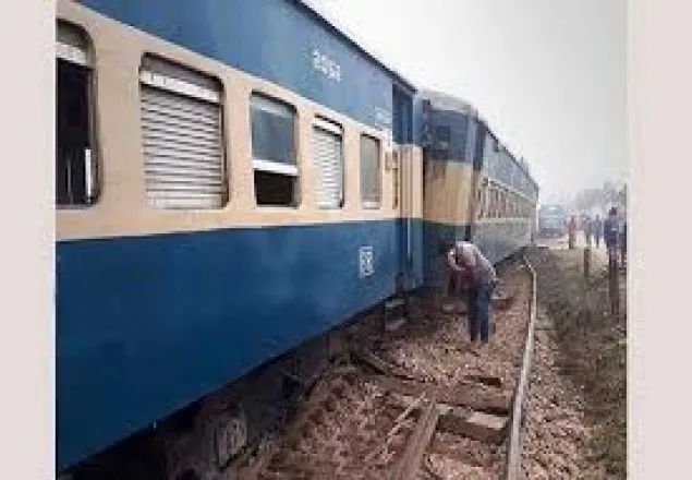 কুলাউড়ায় বগি লাইনচ্যুত, সিলেটের সঙ্গে ট্রেন যোগাযোগ বন্ধ