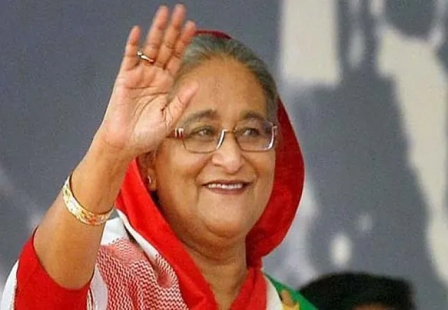 ঠাকুরগাঁও পৌঁছেছেন শেখ হাসিনা