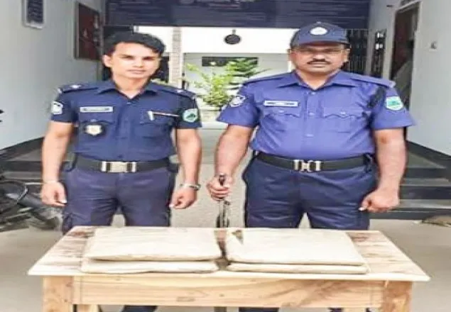 রাণীনগরে পুলিশের বিশেষ অভিযানে চার কেজি গাঁজা উদ্ধার