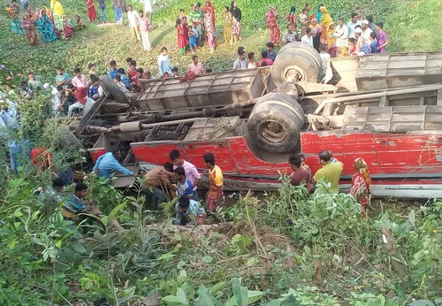 গোপালগঞ্জে সড়ক দুর্ঘটনায় নিহত বেড়ে ৮