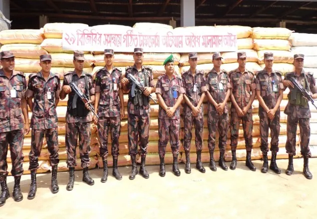 বিজিবি’র টাস্কফোর্স অভিযানে ৯০ লক্ষ টাকার পাটের বীজসহ আটক ১