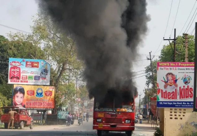 উত্তপ্ত ভারত, দলিত মিছিলে গুলি, নিহত ৯