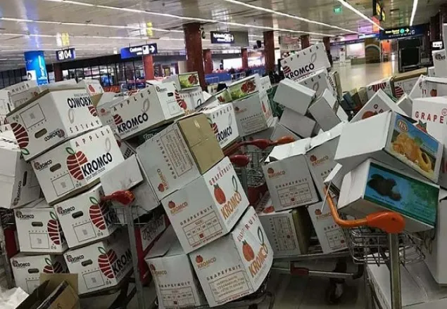  ফলের কার্টনে আমদানি নিষিদ্ধ বিদেশি সিগারেট