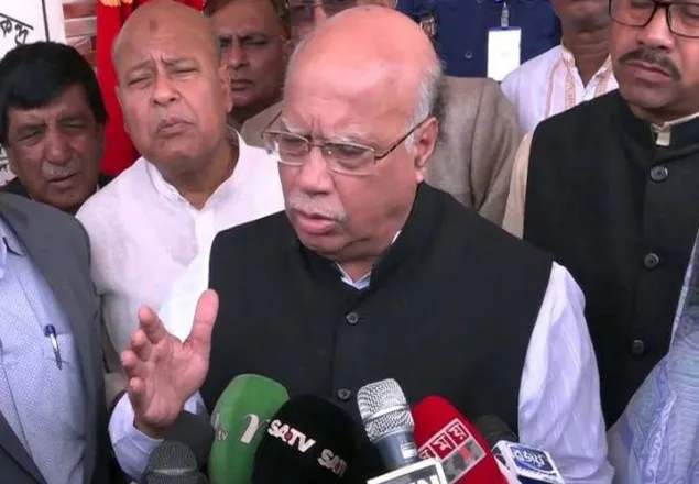হাত খোয়ানো রাজীবকে স্বাস্থ্যমন্ত্রীর চাকরির আশ্বাস
