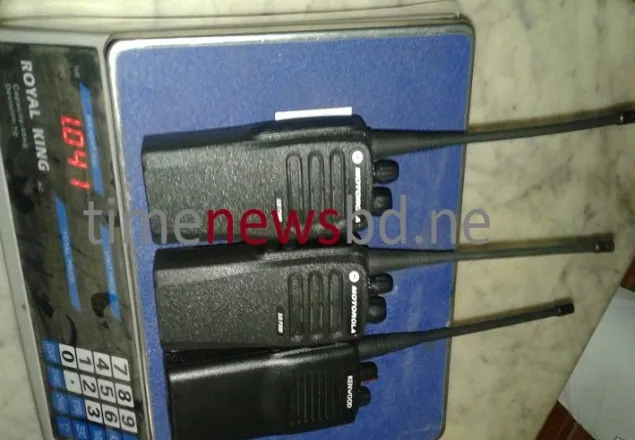 বেনাপোলে ভারতীয় নাগরীকের কাছ থেকে ৩টি ওয়াকিটকি সেট উদ্ধার