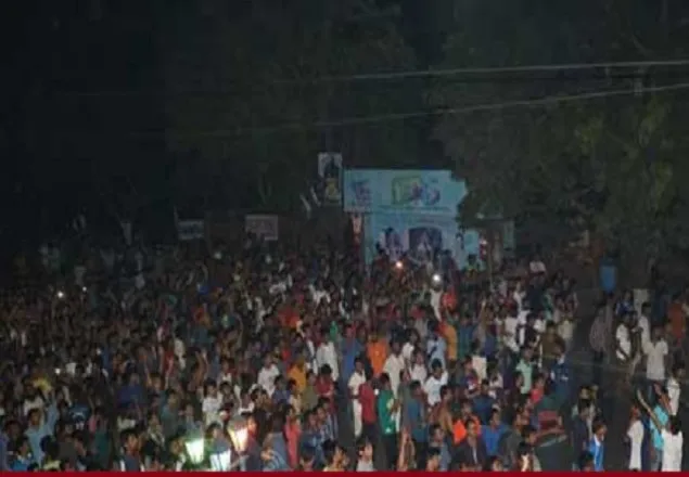 মধ্য রাতে রাবি শিক্ষার্থীদের মহাসড়ক অবরোধ    