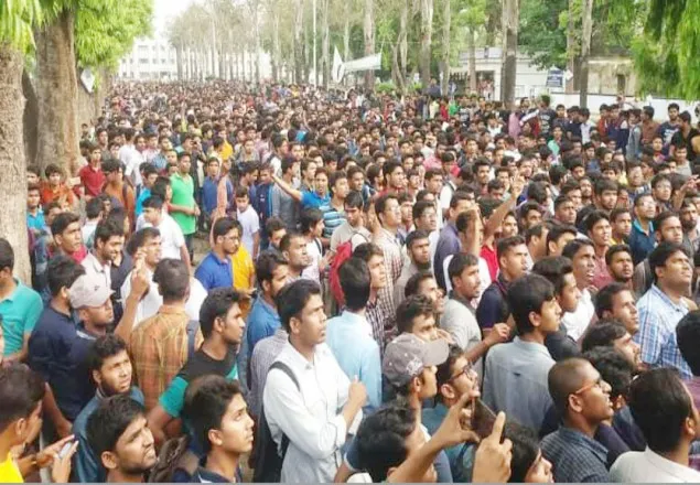 বিক্ষোভে উত্তাল রাজশাহী বিশ্ববিদ্যালয়