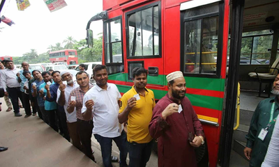 120832_bangladesh_pratidin_bus_pic