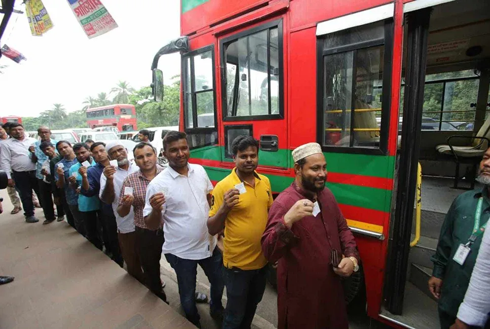 এলিভেটেড এক্সপ্রেসওয়েতে বাস চলাচল শুরু