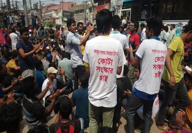 কোটা সংস্কারের দাবিতে ফুঁসে উঠেছে কুমিল্লায় শিক্ষার্থীরা