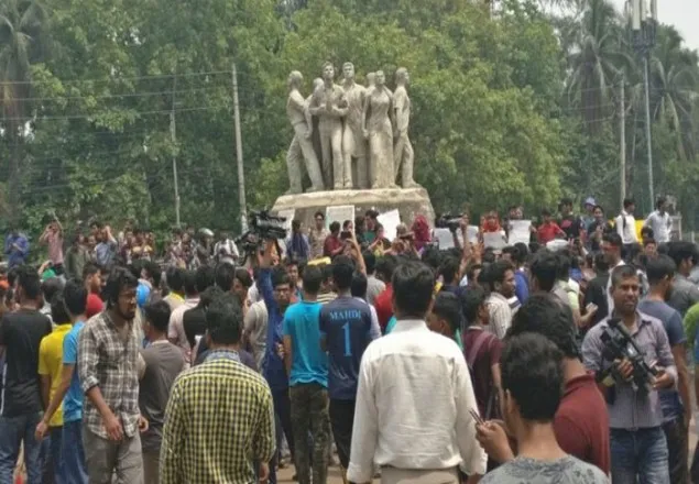 আন্দোলন স্থগিত না মেনে ঢাবিতে আবার বিক্ষোভ