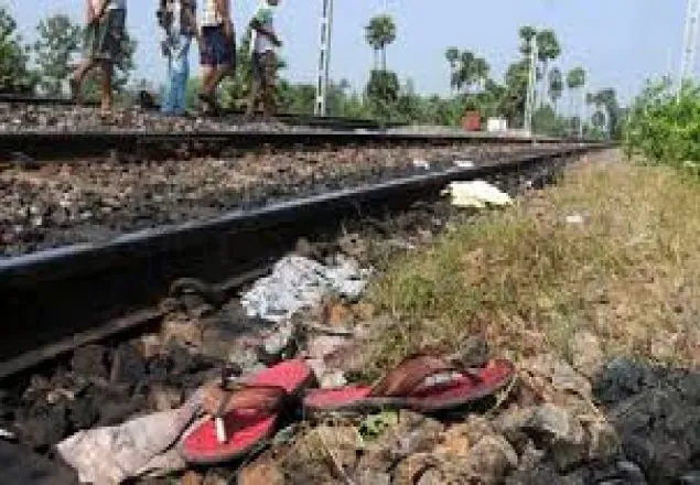 ট্রেনে কাটা পড়ে মা-ছেলের মৃত্যু