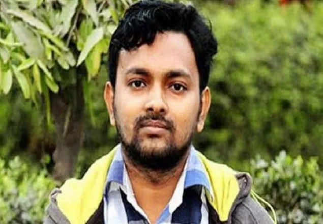 হাইকোর্ট মসজিদে জানাজা শেষে রাজীবের লাশ নেয়া হচ্ছে পটুয়াখালী