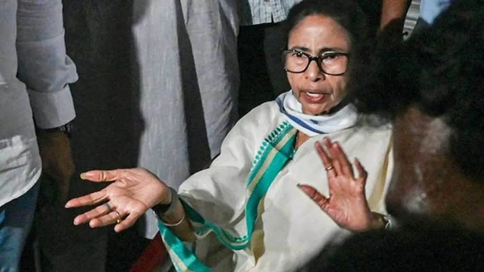 ভেঙে গেল বিধানসভা, মমতা আর পশ্চিমবঙ্গের মুখ্যমন্ত্রী নন