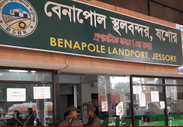 প্রতারক চক্রের হয়রানি, স্থলপথে ভ্রমন কর প্রত্যাহারের দাবি 