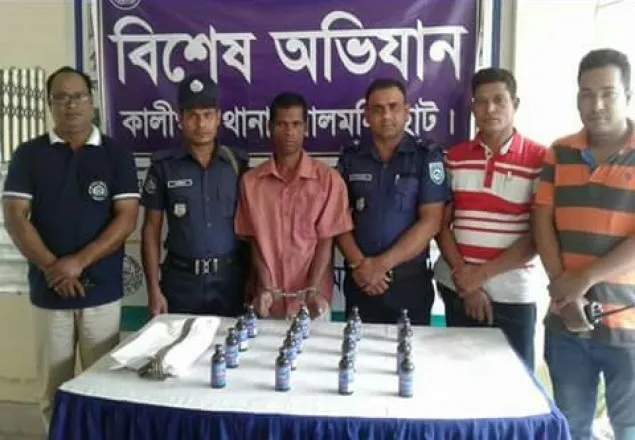 কালীগঞ্জে ফেনসিডিলসহ আটক ১