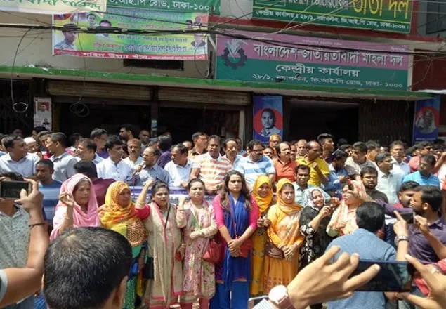 খালেদা জিয়ার মুক্তির দাবিতে নয়াপল্টনে মানববন্ধন