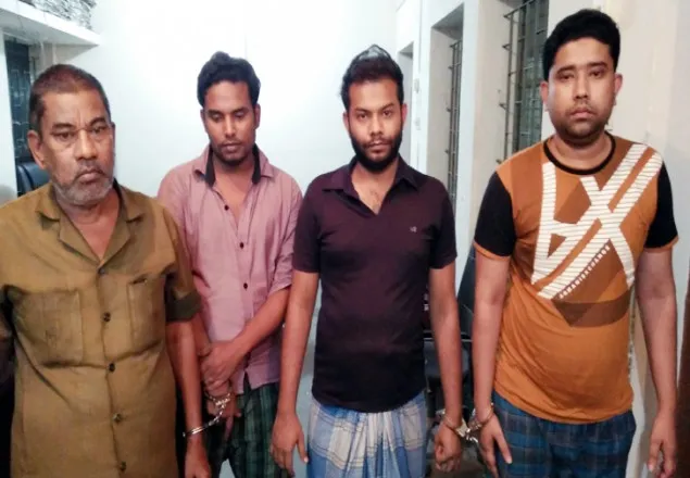 সুন্দরী কিশোরীদের পাচারের অভিনব কৌশল, আটক ৪