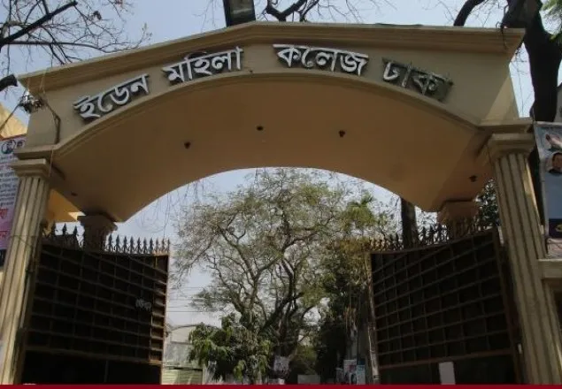 লেগুনা থেকে ছিটকে পড়ে ইডেনের ছাত্রী নিহত   