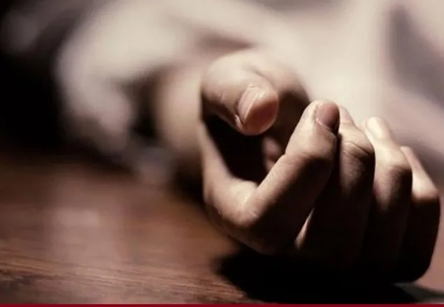 সরকারি কোয়ার্টার থেকে মা ও দুই সন্তানের লাশ উদ্ধার    