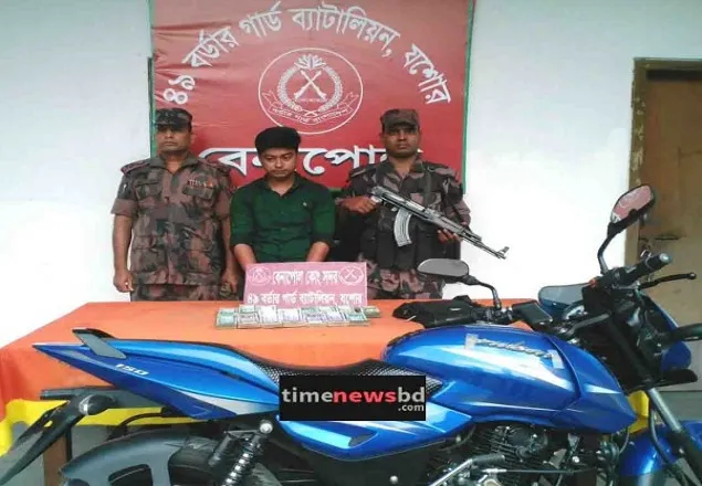 বেনাপোলে সাড়ে ১০ লাখ টাকাসহ হুন্ডি ব্যবসায়ী আটক