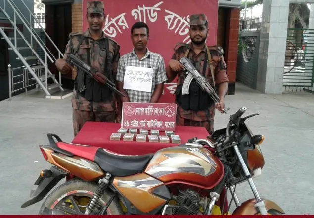 বেনাপোলে ৮ লাখ টাকাসহ হুন্ডি ব্যবসায়ী আটক 