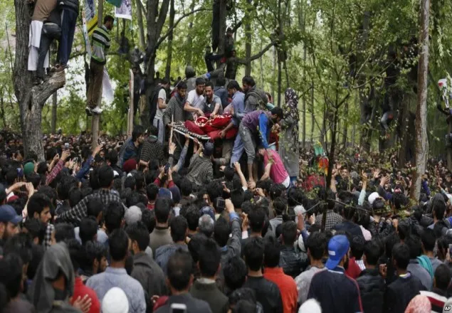 কাশ্মিরে নিহত সাদ্দার পাদ্দারের মা ছেলের লাশে ‘গান স্যালুট’ দিলেন