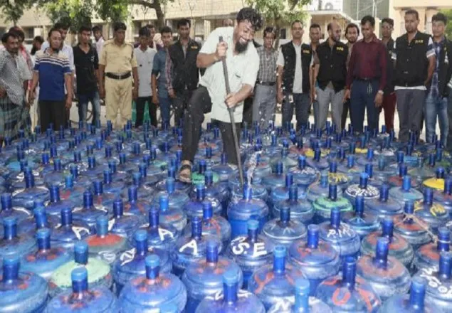 সরাসরি পানি জারে ভর্তি, ২ হাজার ২’শ জার ধ্বংস  