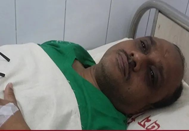 ঢাবি ক্যাম্পাসে বিএনপিপন্থী চিকিৎসককে ছুরিকাঘাত     