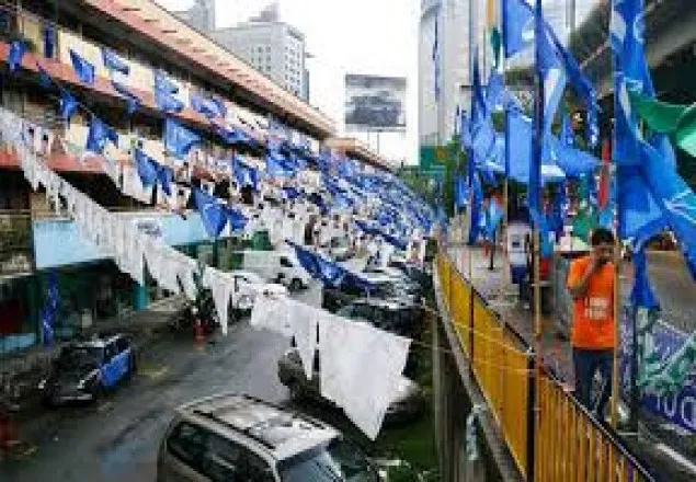 মালয়েশিয়ায় নির্বাচনে এগিয়ে ক্ষমতাসীনরা