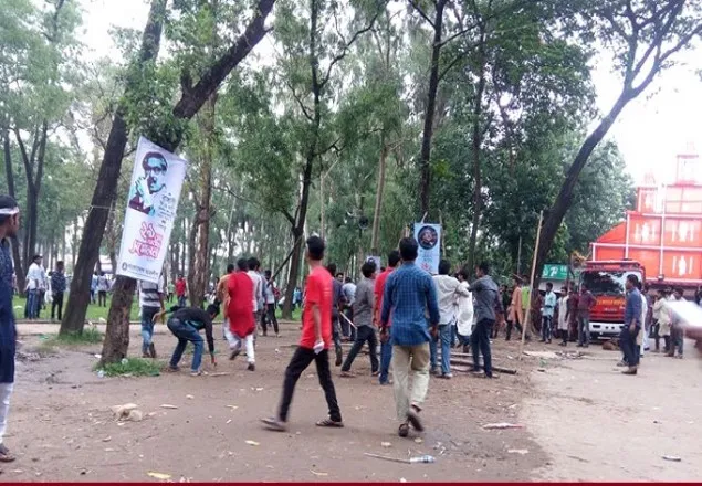ছাত্রলী‌গের সম্মেলনস্থলে দু’প‌ক্ষে ধাওয়া-পাল্টা ধাওয়া 
