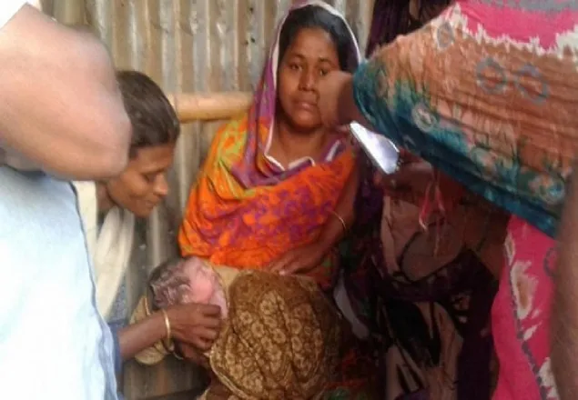 রাজধানীতে ময়লার স্তূপ থেকে নবজাতক উদ্ধার